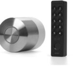 Nuki Smart Lock Pro – Incl. Keypad 2 NFC - Slim Deurslot met Wifi – Lock ‘n’ Go, Nachtmodes & Auto Unlock - Voor Apple Home, Google & Alexa - RVS - Zwart & Wit